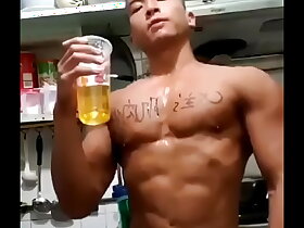 Asian guy love piss